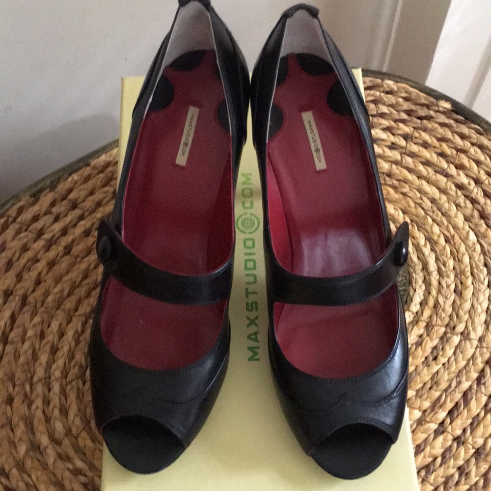 NWT Max Studio Pinscher Black Leather Heel